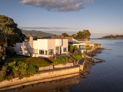 78 Wallis Street, Raglan