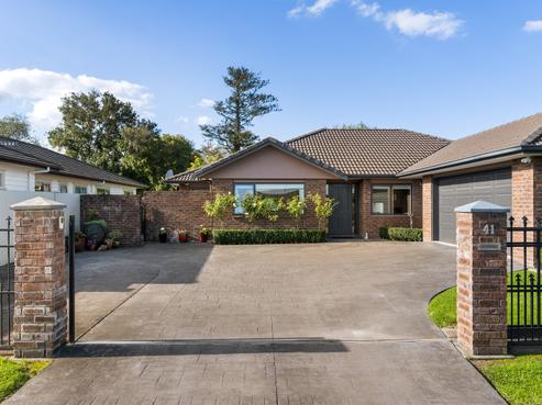 41 Sterling Park, Lytton West