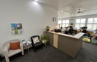 Light & Bright – Functional Office On Surrey