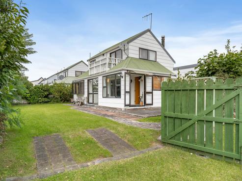 106 Everitt Crescent, Whangamata