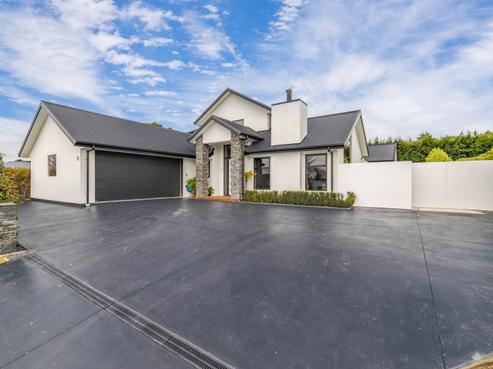 27 Carnaveron Drive, Lincoln