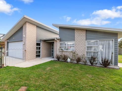 32D Robinson Avenue, Holdens Bay