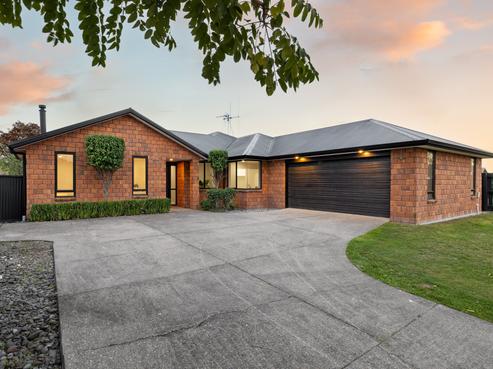 5 Belgrave Court, Huntington