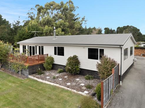 6 Stewart Street, Waikouaiti