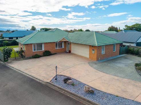 8 Heritage Crescent, Richmond