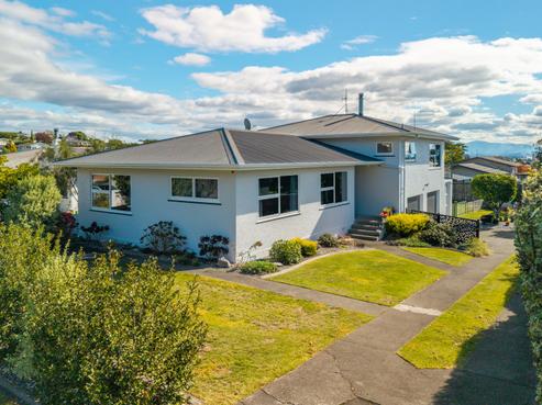 15 Marlborough Crescent, Richmond