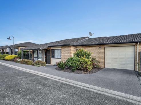 14/197 Royal Road, Massey