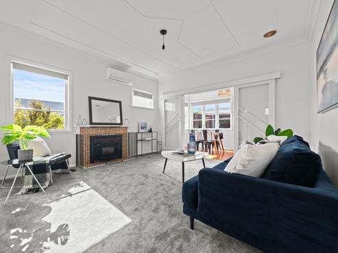 327 Botanical Road, West End