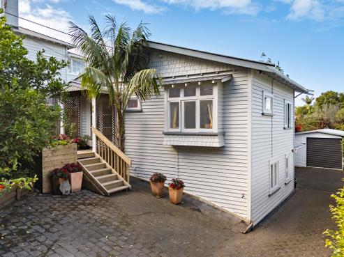 20 Lake Road, Devonport