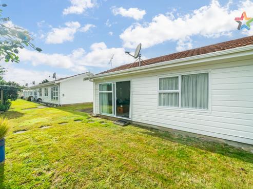 12/1079 High Street, Taita