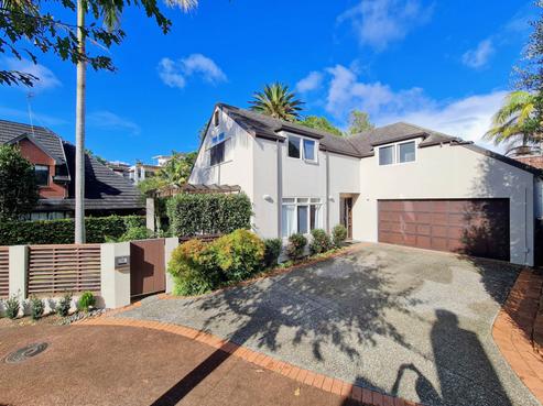 38A Oakwood Grove, Eastern Beach