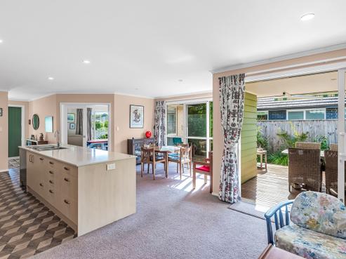 82 Waipunahau Road, Waikanae