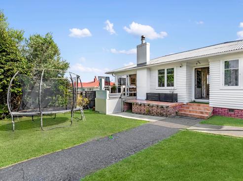 69 Commissariat Road, Mount Wellington