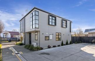 2/68 Barbour Street, Waltham