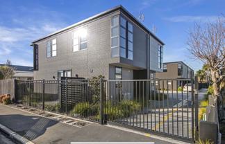 2/68 Barbour Street, Waltham