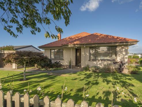 2 Pemberton Crescent, Greerton