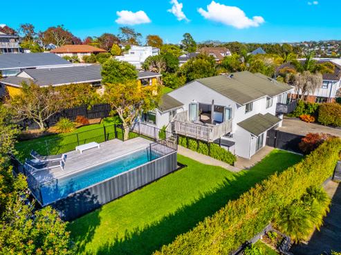 16 Coldham Crescent, Saint Johns