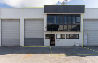 Versatile Industrial Unit in Wiri