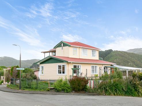 12 Camrose Grove, Kingston