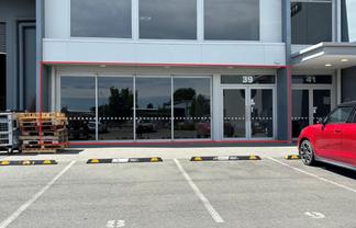 Islington Show Room Or Warehouse. Available Now!