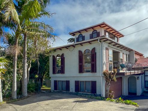 1/918 Beach Road, Waiake