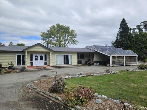 99 Breakneck Road, Herbert