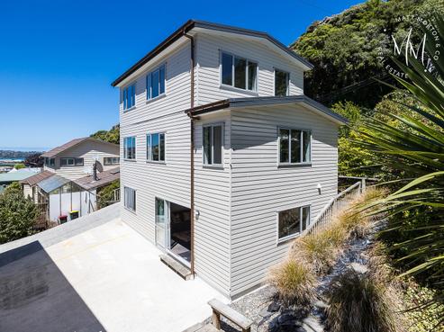 16 Cosy Dell Road, North Dunedin