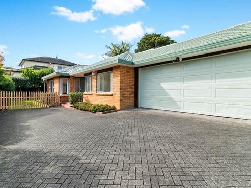 2/2 Carlton Street, Hillsborough