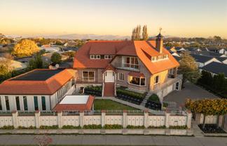 7 Nederland Avenue, Burwood