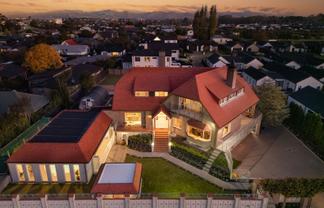 7 Nederland Avenue, Burwood