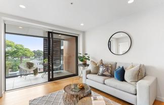 406/10 Lion Place, Epsom
