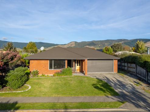 8 Maple Crescent, Richmond