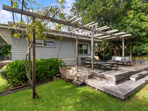 7 Fairdale Place, Birkdale