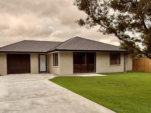 77 Lincoln Road, Carterton