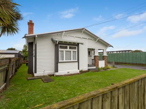 8 Holyoake Street, Whanganui East