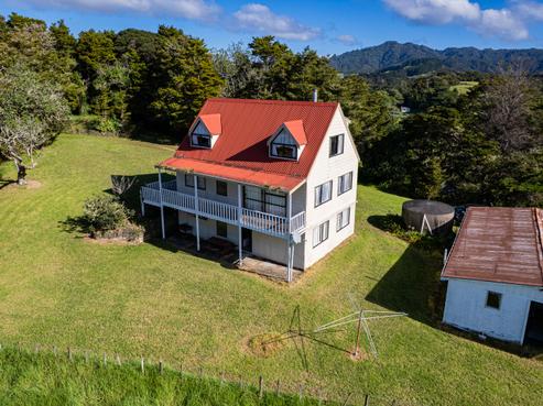 3118 Russell Road, Oakura Coast