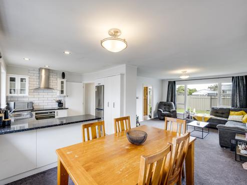 37 Merton Crescent, Pirimai