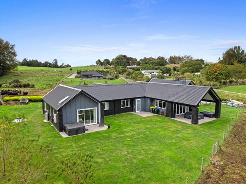 13 Tari Road, Pukeatua