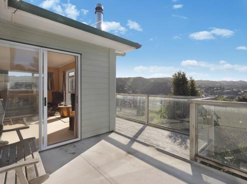 16 Bristol Street, Island Bay