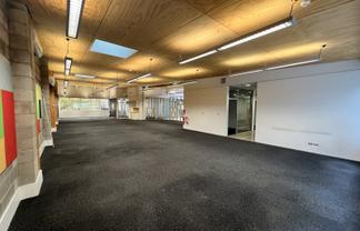 Versatile Character Office - 23 Carparks