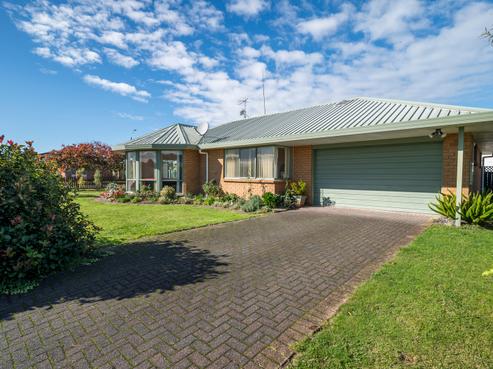 2 Ashmore Place, Fairy Springs