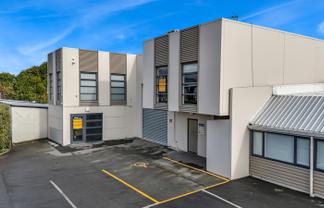 Versatile warehouse & office combination