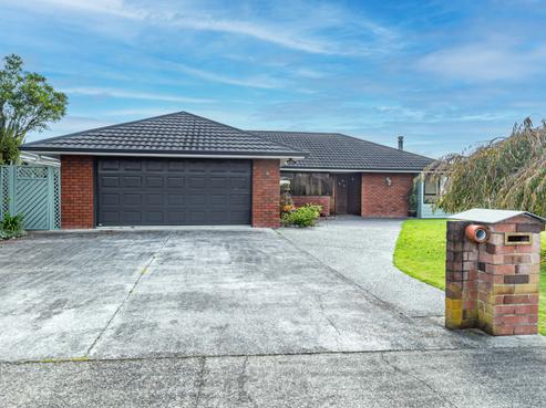 14 Easton Way, Levin