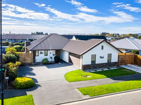 91 Carnaveron Drive, Lincoln
