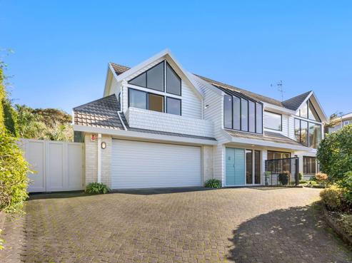 2/4 Oban Road, Browns Bay