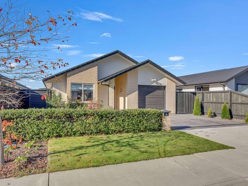 6 Crossley Avenue, Woodend