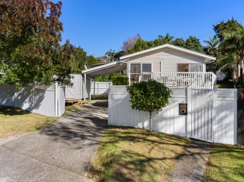 61 Vandeleur Avenue, Birkdale