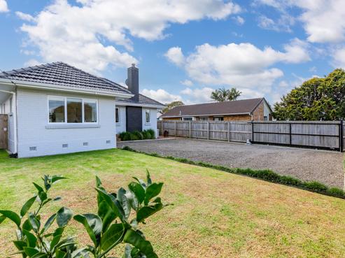 9 Youngs Road, Papakura