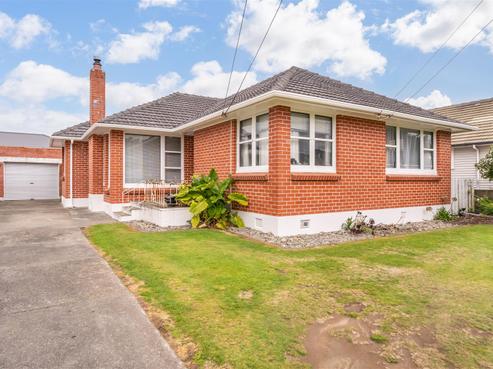 222 Taita Drive, Avalon