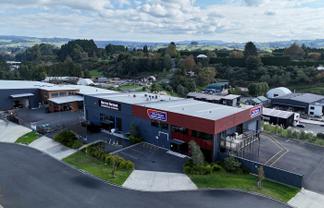 Large warehouse / showroom / offices in Tauriko